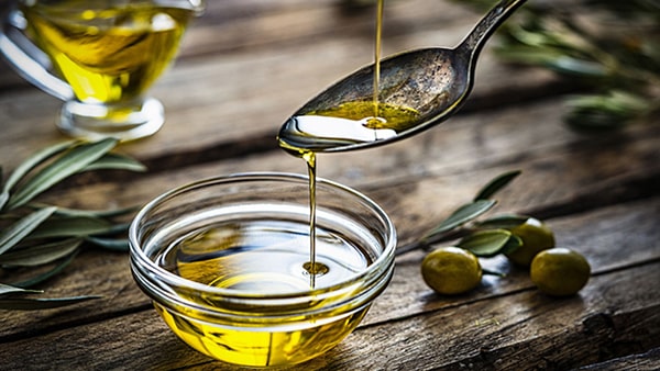 Mẹo lấy cao răng tại nhà bằng dầu oliu